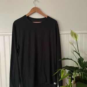 Vuori Men's Black/Greyish Athletic Long Sleeve Shirt